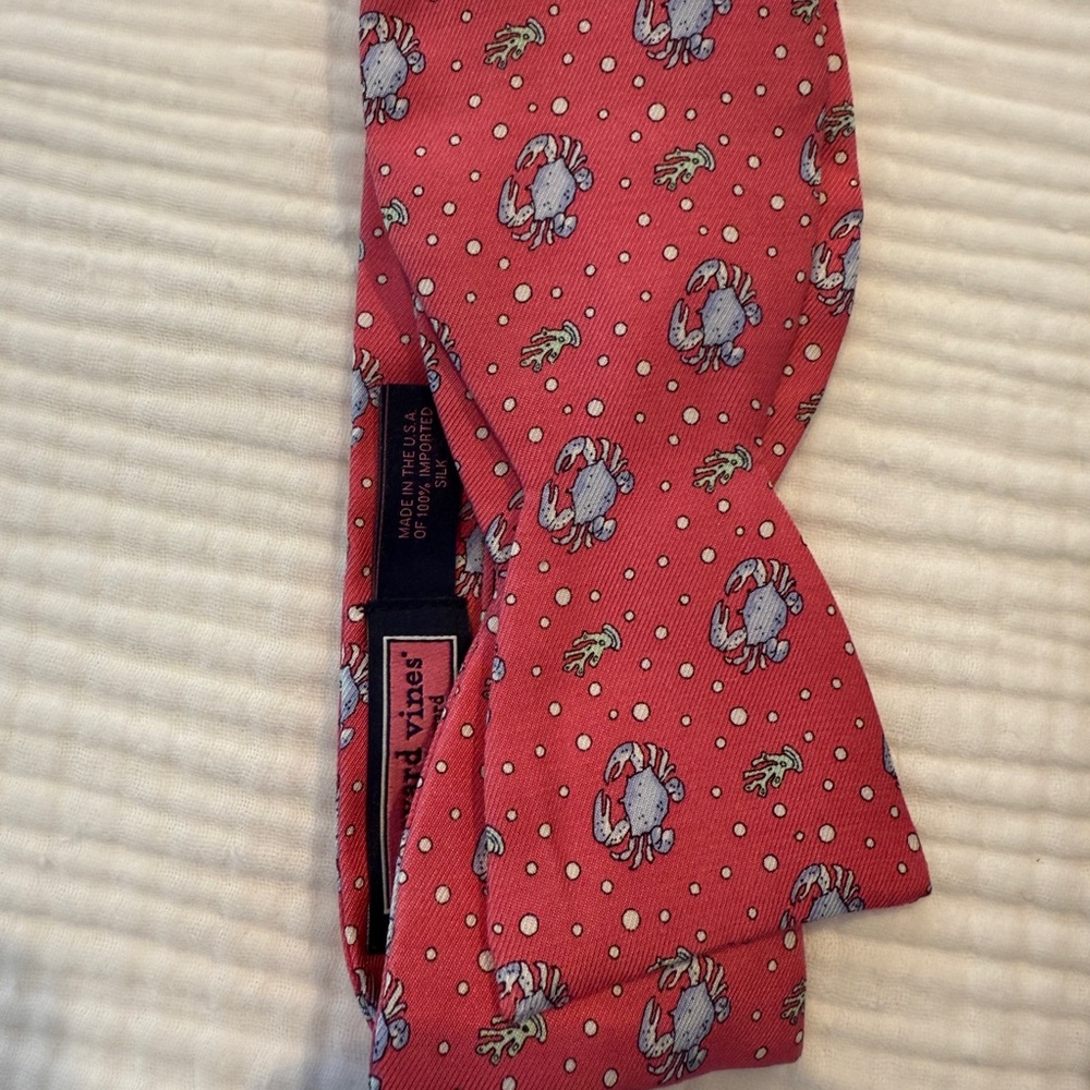 Vineyard Vines Men’s Bow Tie Crabs